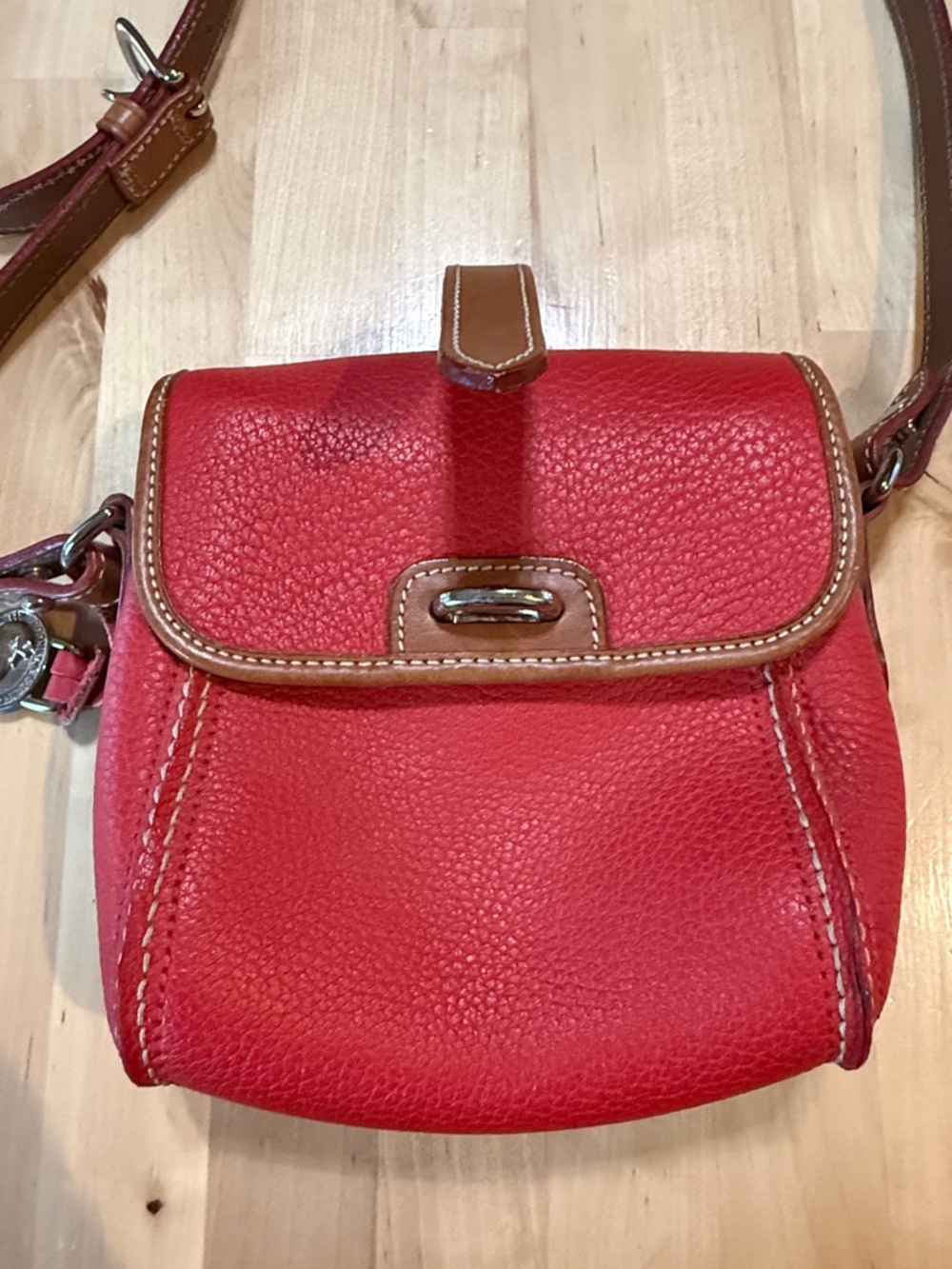 Vintage Dooney & Bourke Red Pebbled Leather Crossbody with Tan Trim - Picture 6 of 9
